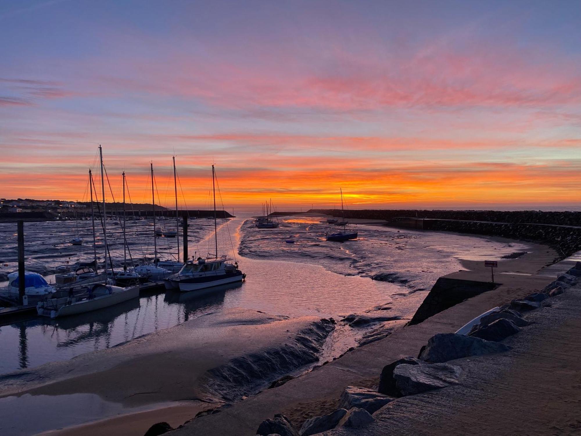 Appartement Vue Sur Mer Et Le Port Jard-sur-Mer Exteriör bild